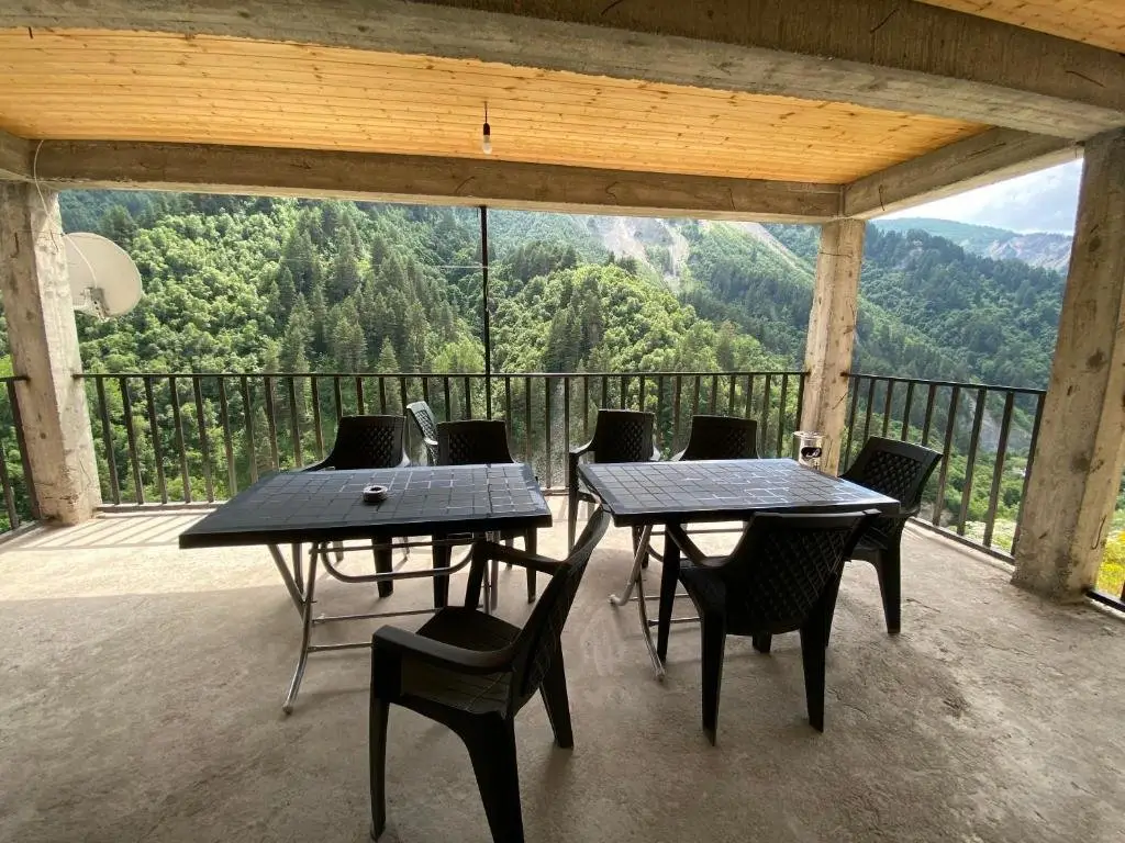 Халде: guest house caucasioni