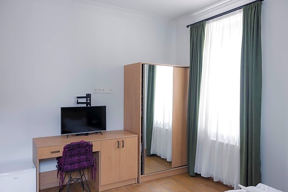Тбилиси: View and More Hotel