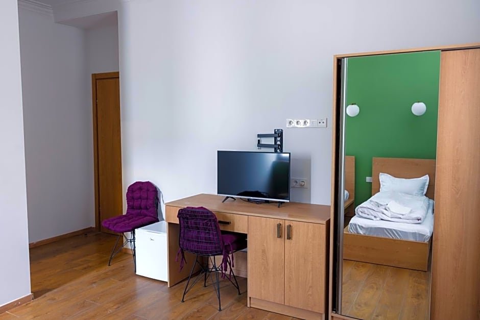 Тбилиси: View and More Hotel