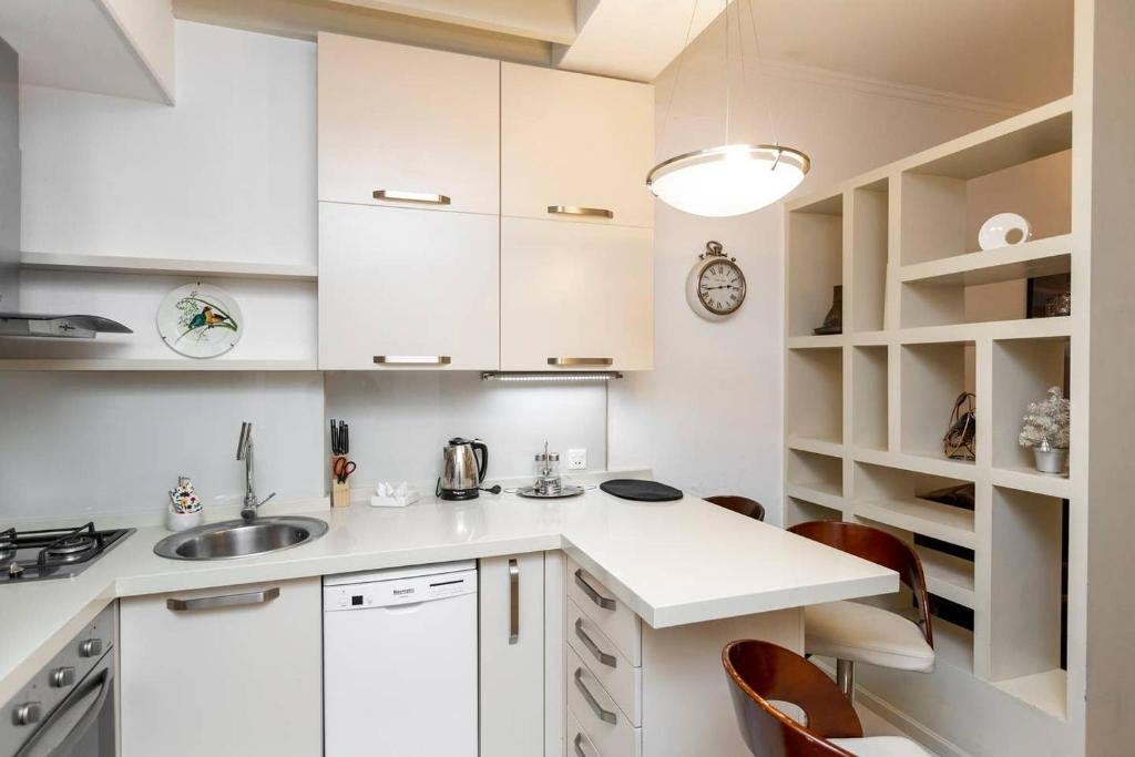 Тбилиси: Cozy and Stylish 1BR Apt In The Heart of Tbilisi