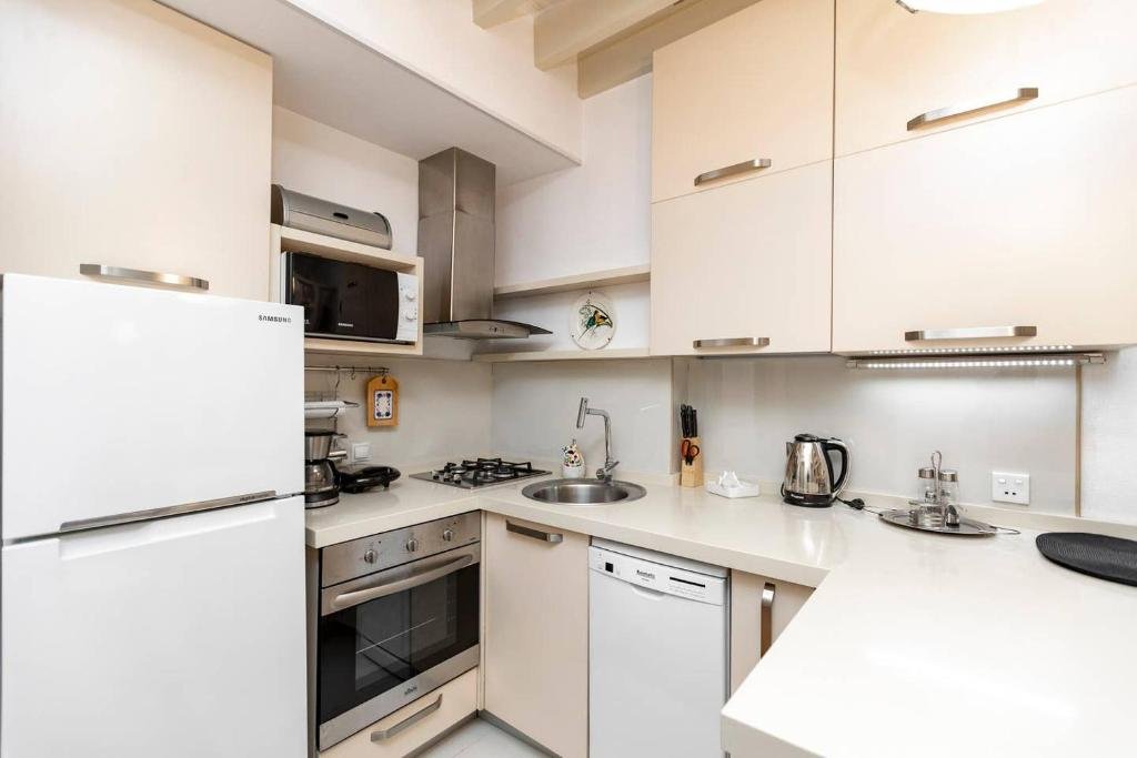Тбилиси: Cozy and Stylish 1BR Apt In The Heart of Tbilisi