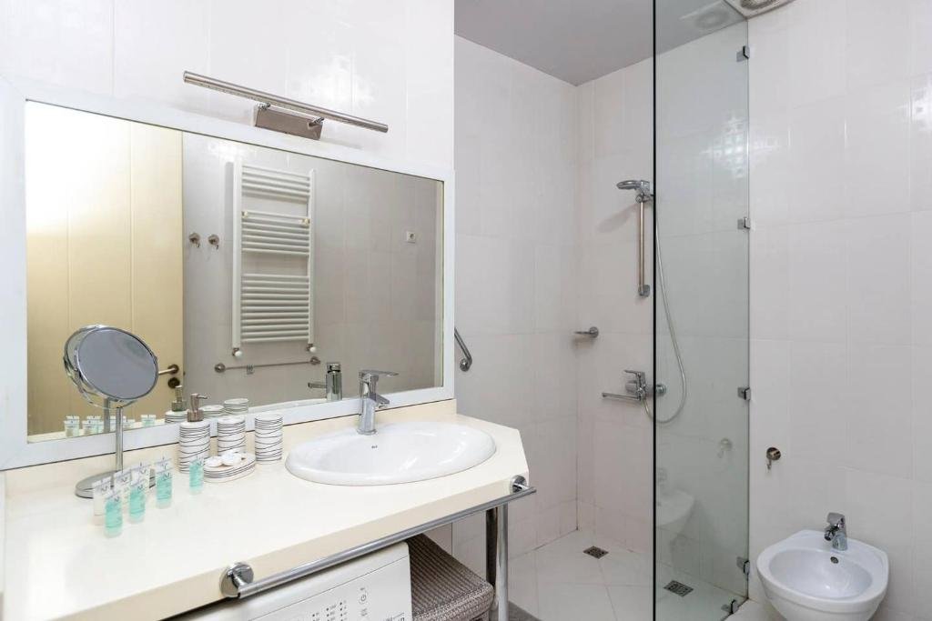 Тбилиси: Cozy and Stylish 1BR Apt In The Heart of Tbilisi