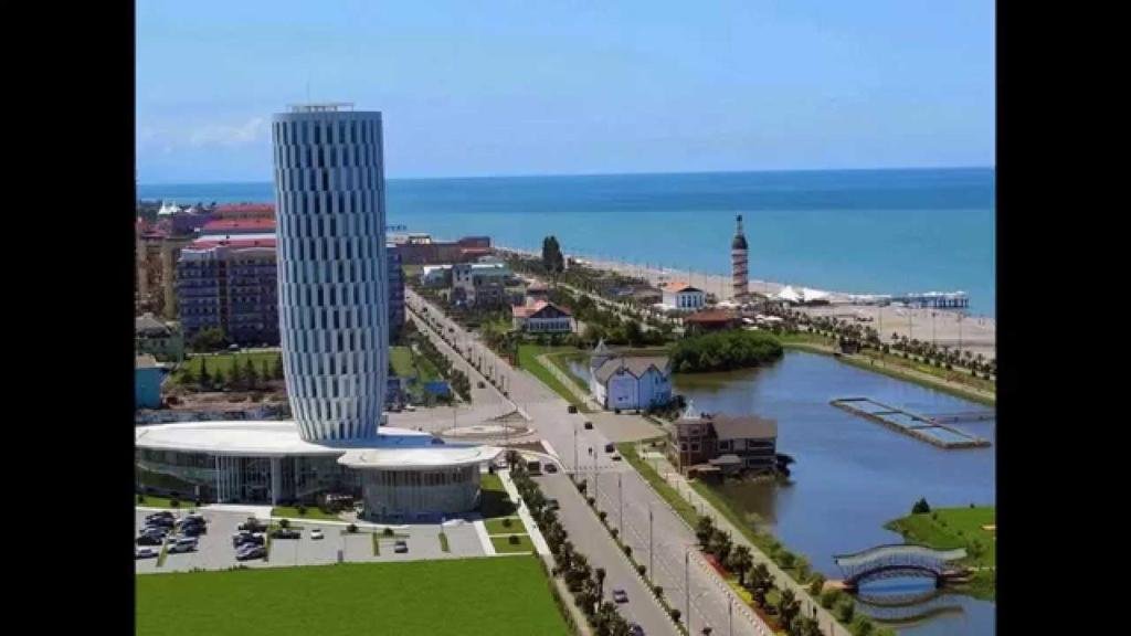 Батуми: For Rent 3-Room Flat