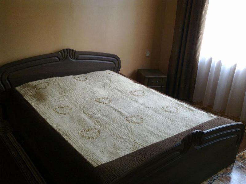 Батуми: For Rent 3-Room Flat