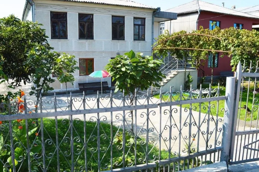 Кобулети: Guest House At Nino's