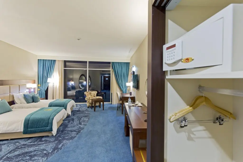 Батуми: Отель JRW Welmond Hotel & Casino Batumi  Travel