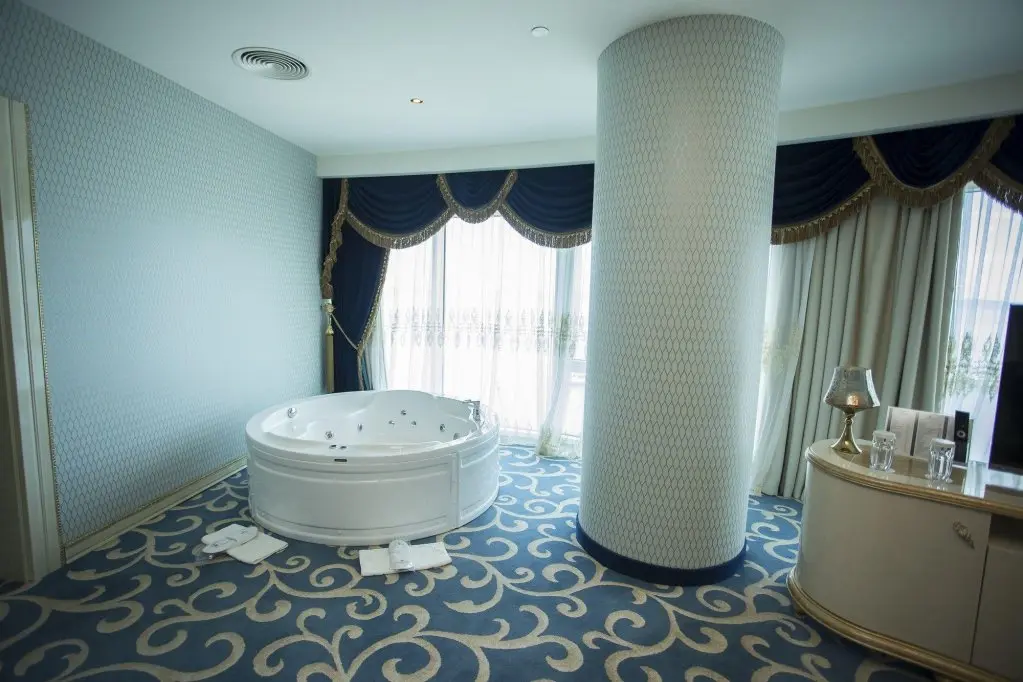 Батуми: Отель JRW Welmond Hotel & Casino Batumi  Travel