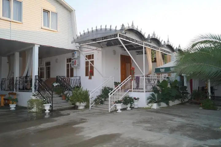 Алахадзи: U Aleny Guesthouse