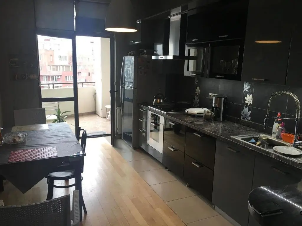 Тбилиси: Elegant 2-Room Apartment on Chavchavadze Avenue