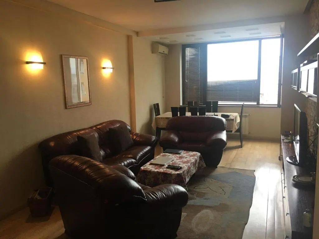Тбилиси: Elegant 2-Room Apartment on Chavchavadze Avenue
