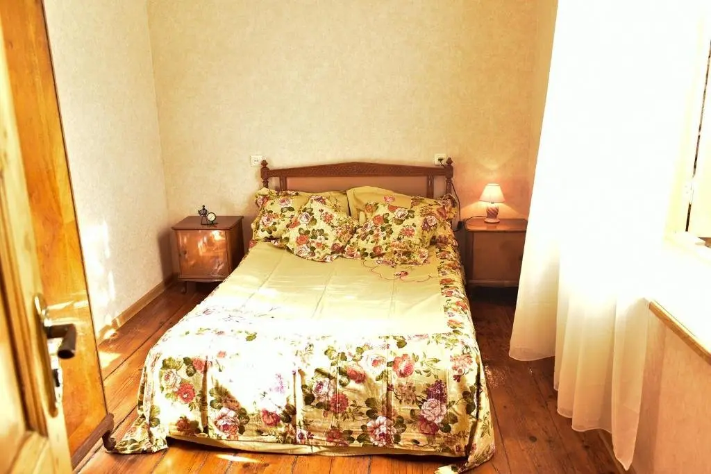 Кутаиси: Corner 33