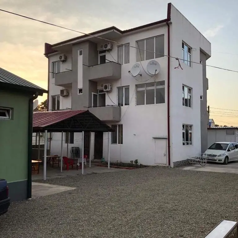 Уреки: Guro'S Guesthouse 118