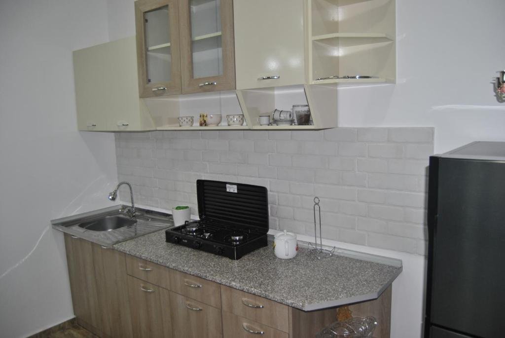 Батуми: Dom 2 Komnat