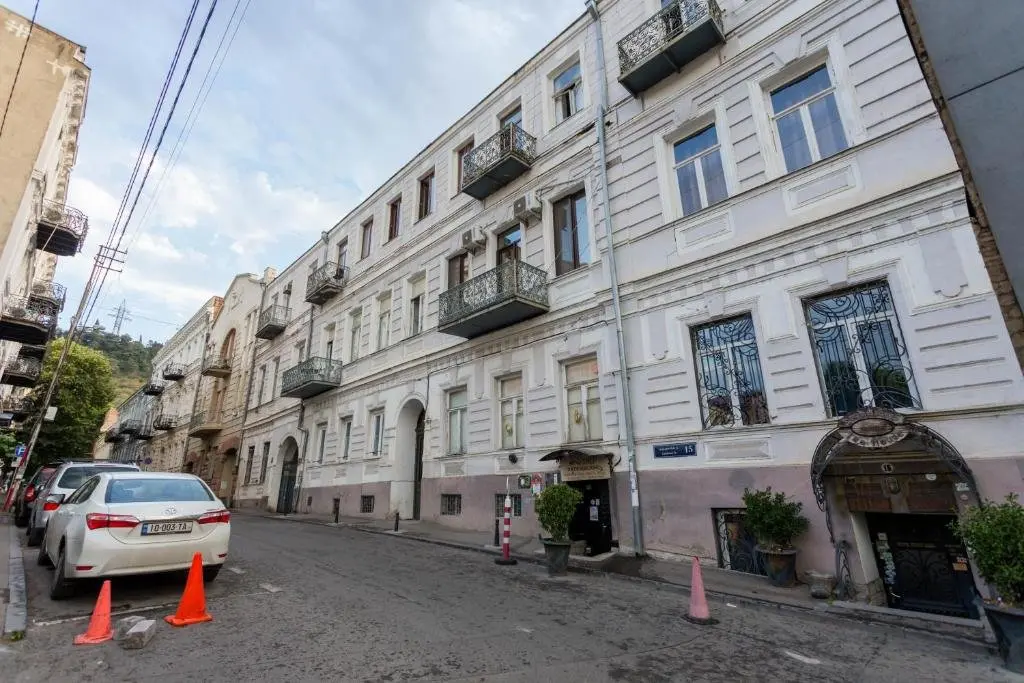 Тбилиси: Galaktion Tabidze Street 2BR Apartment
