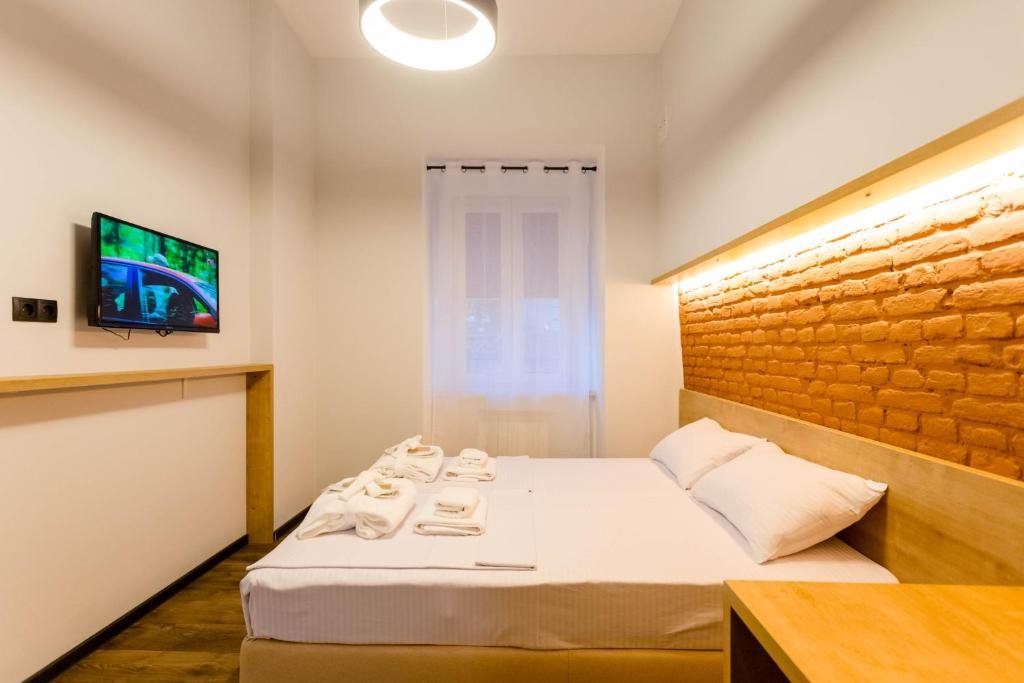 Тбилиси: Galaktion Tabidze Street 2BR Apartment