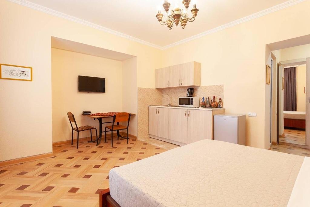 Тбилиси: ?Comfortable Studio near Wine Factory/Rooms hotel?