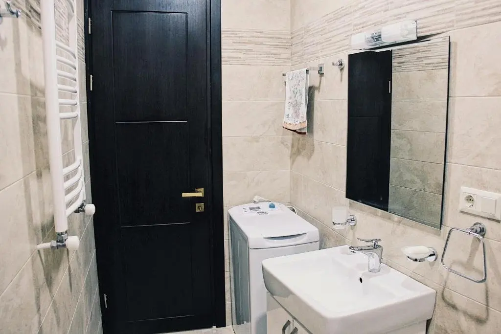 Тбилиси: COZY APARTMENT NeAR PHILARMONIE