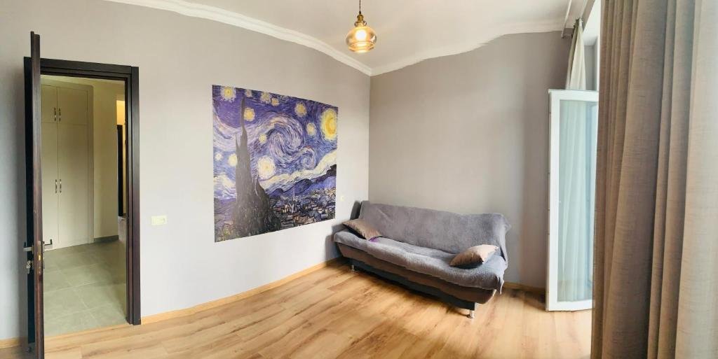 Тбилиси: COZY APARTMENT NeAR PHILARMONIE