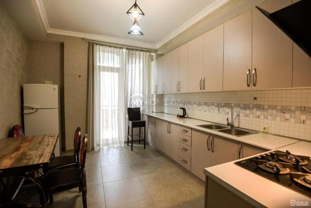 Тбилиси: COZY APARTMENT NeAR PHILARMONIE