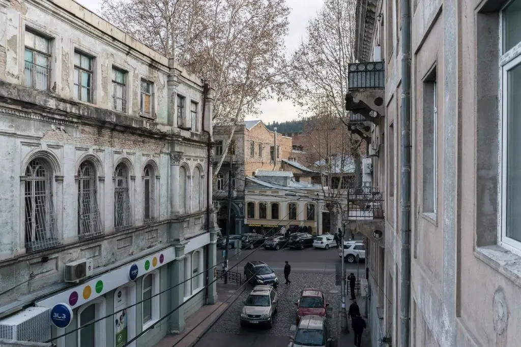 Тбилиси: Elle's Home 1 with Balcony, Old Tbilisi, City Center