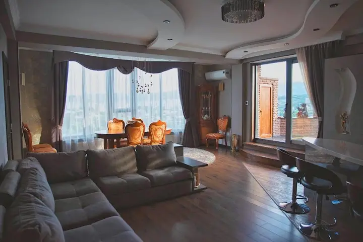 Тбилиси: Gigauri House