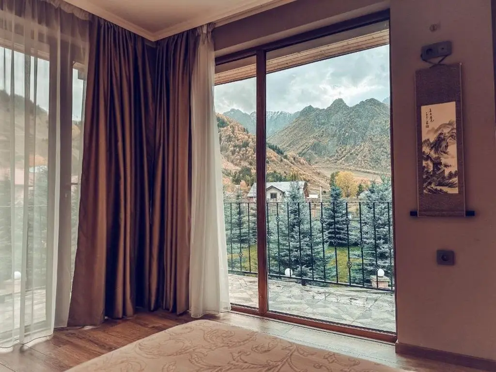 Сиони: Family_hotel_vardisubani