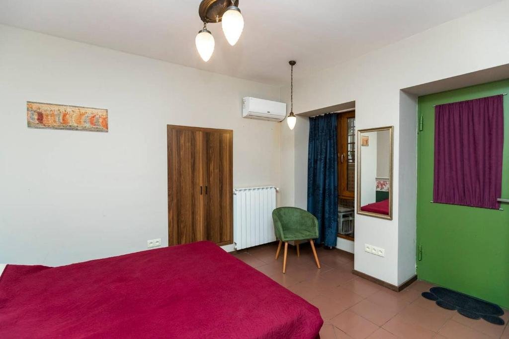 Тбилиси: ?Cozy And Stylish 1br Apt. Near Rustaveli Avenue?
