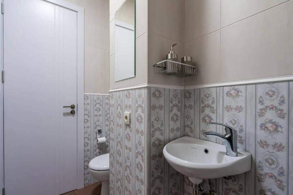 Тбилиси: ?Cozy And Stylish 1br Apt. Near Rustaveli Avenue?