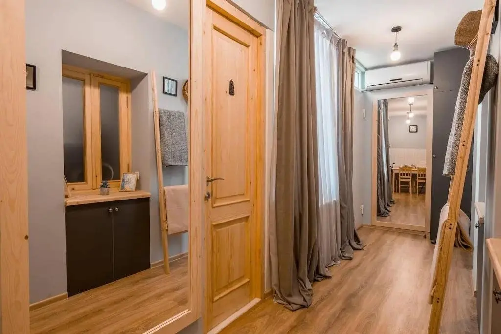 Тбилиси: ?Cozy and Stylish 2BR Apartment On Rustaveli Ave.?