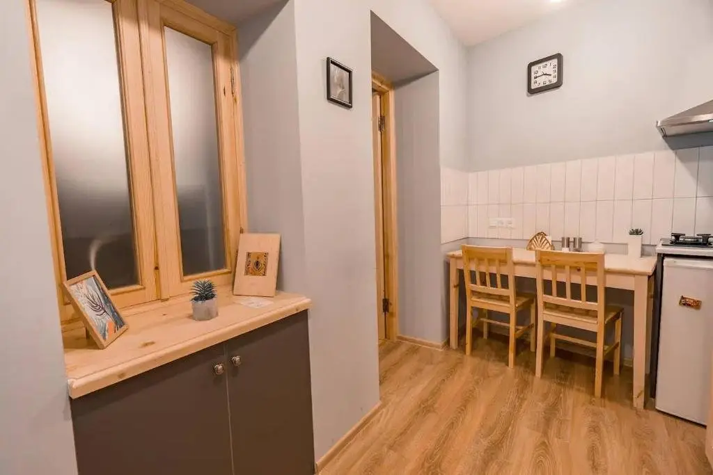 Тбилиси: ?Cozy and Stylish 2BR Apartment On Rustaveli Ave.?