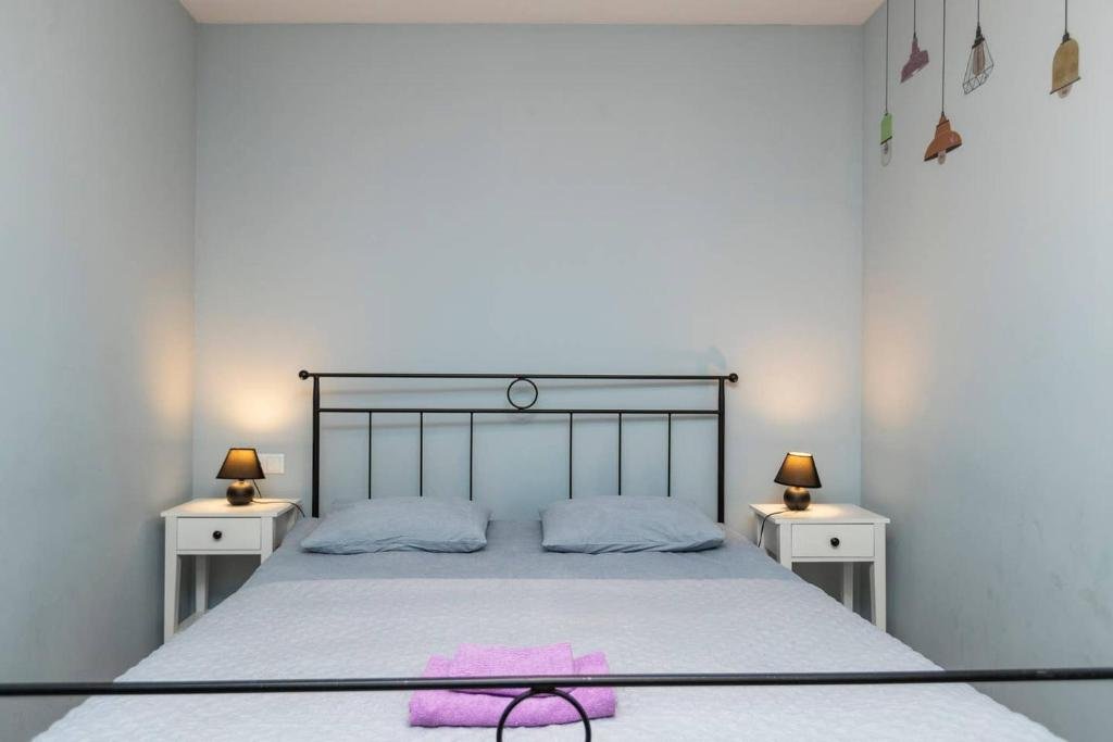 Тбилиси: ?Cozy and Stylish 2BR Apartment On Rustaveli Ave.?