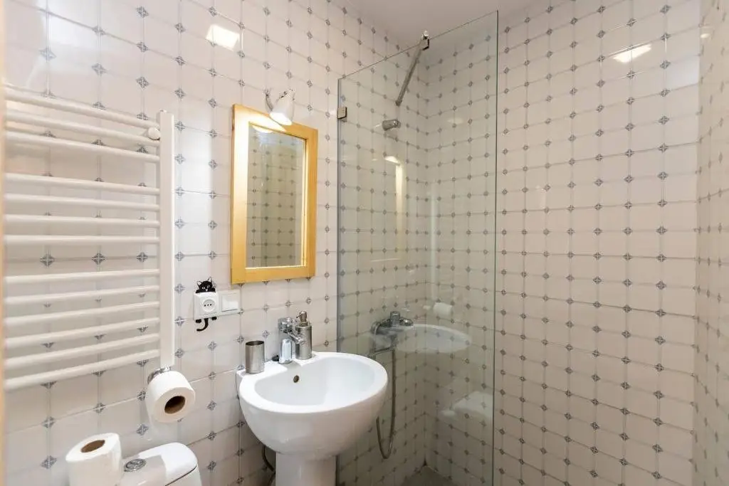 Тбилиси: ?Cozy and Stylish 2BR Apartment On Rustaveli Ave.?