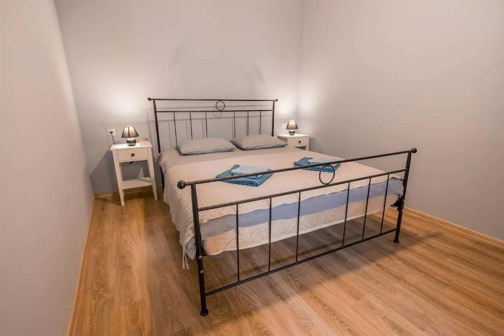 Тбилиси: ?Cozy and Stylish 2BR Apartment On Rustaveli Ave.?