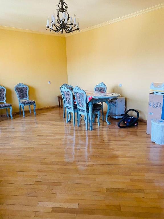 Батуми: Dvuhurovnevaja 6 komnatnaja kvartira rjadom s morem