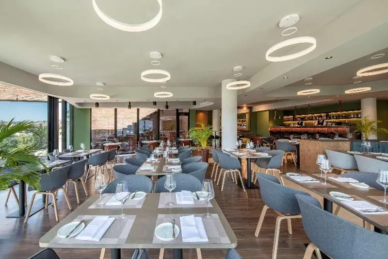 Тбилиси: Golden Tulip Design Tbilisi