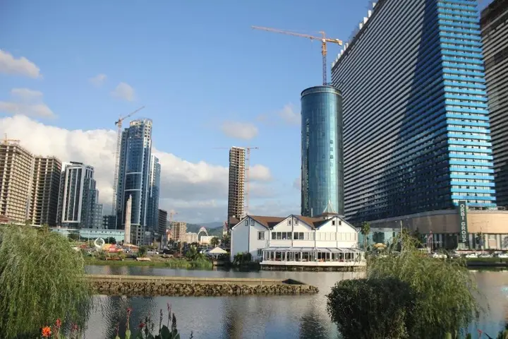 Батуми: Guga Apartments in Orbi Twin Tower