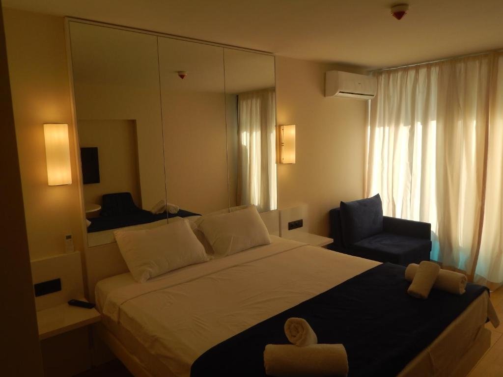 Батуми: Guga Apartments in Orbi Twin Tower