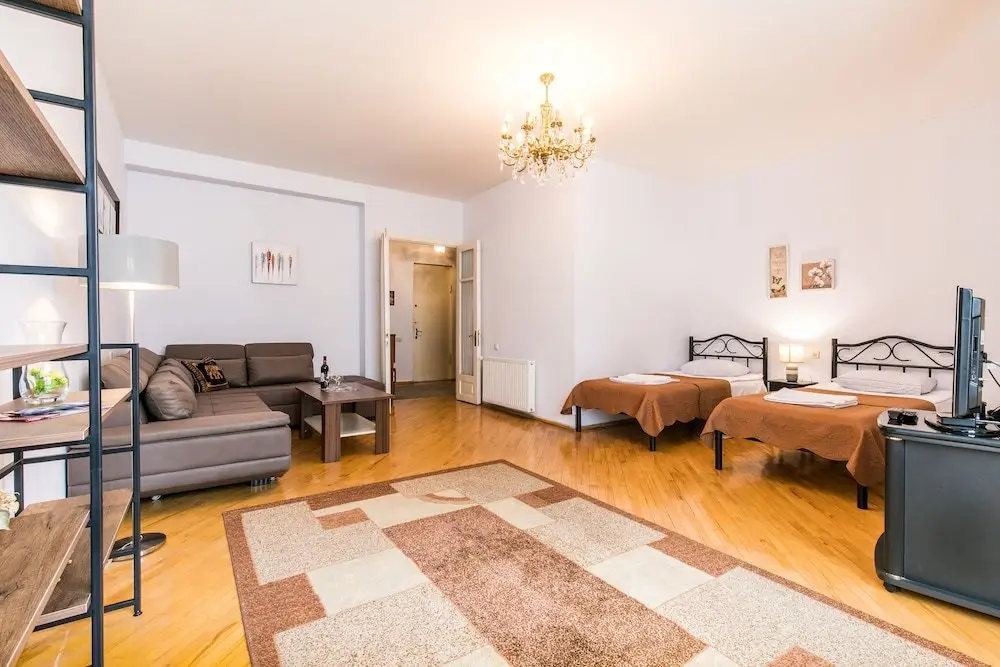 Тбилиси: Freedom Square Apartment With View