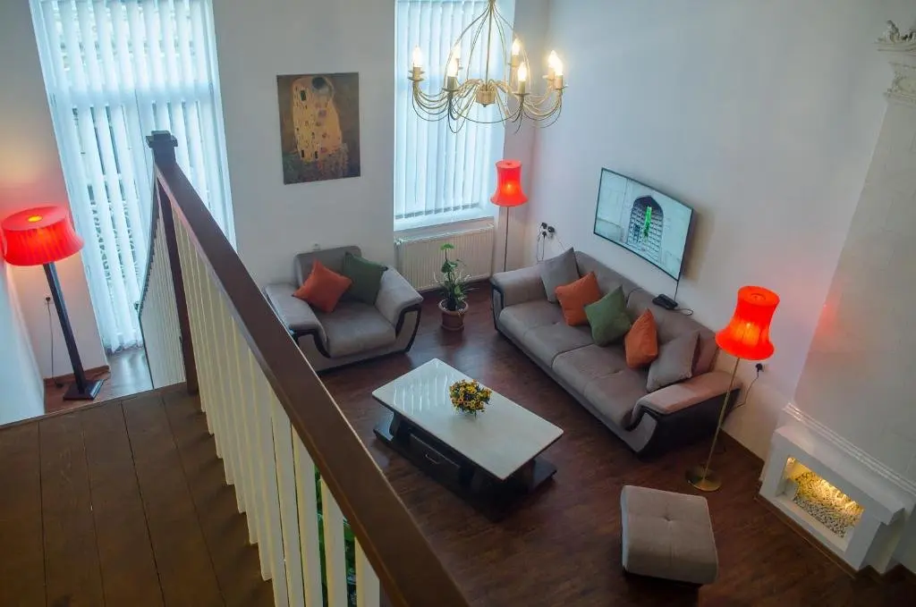 Тбилиси: Exquisite Two Bedroom Apartment With a Mezzanine