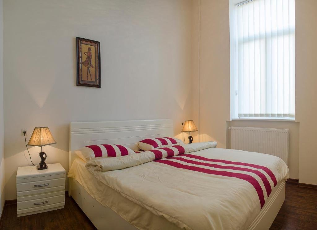 Тбилиси: Exquisite Two Bedroom Apartment With a Mezzanine