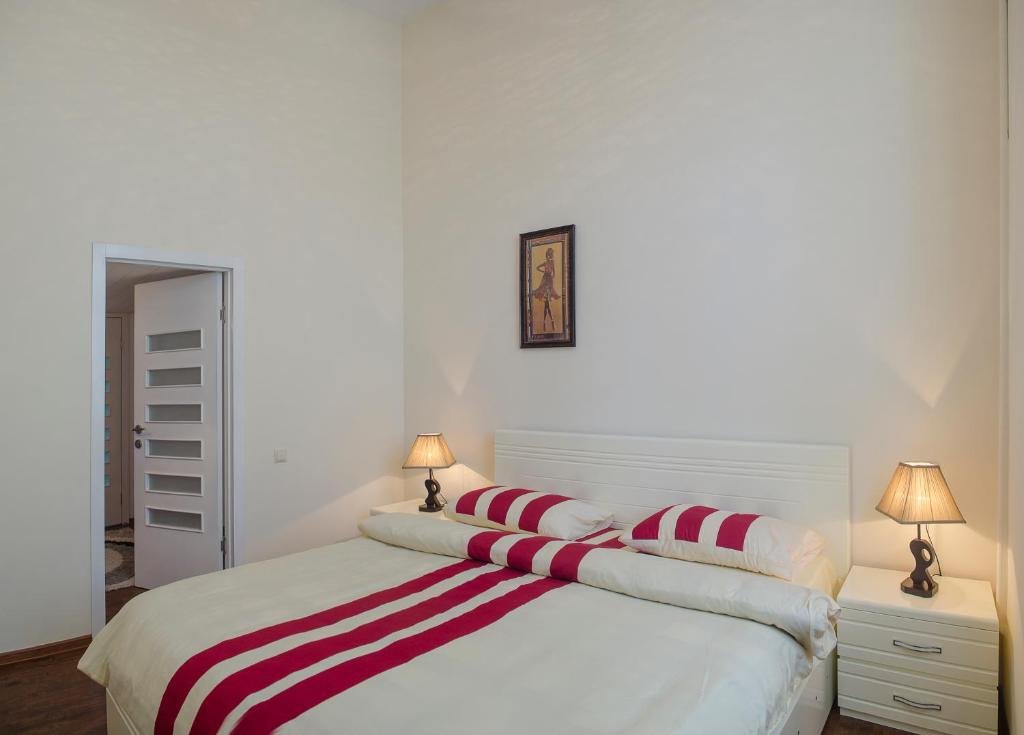 Тбилиси: Exquisite Two Bedroom Apartment With a Mezzanine