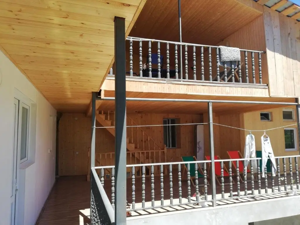 Местиа: Guest House Khergiani