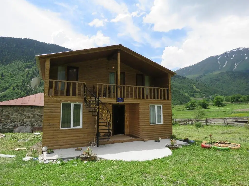 Местиа: Guest House Guli