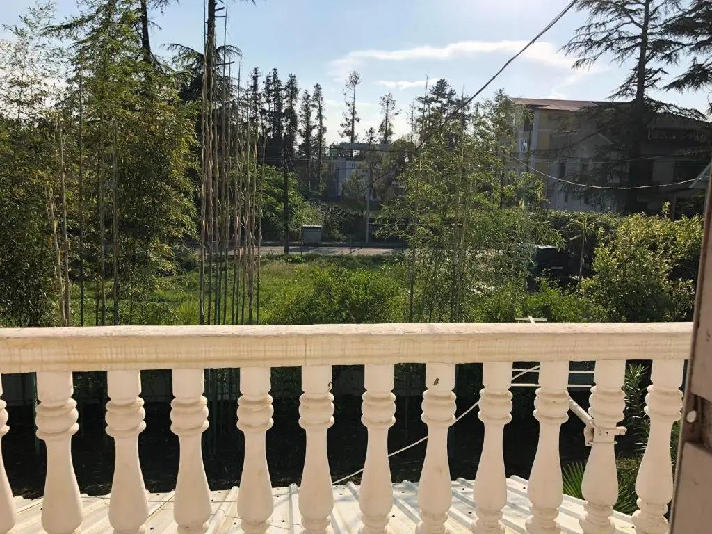Уреки: Giga'S House