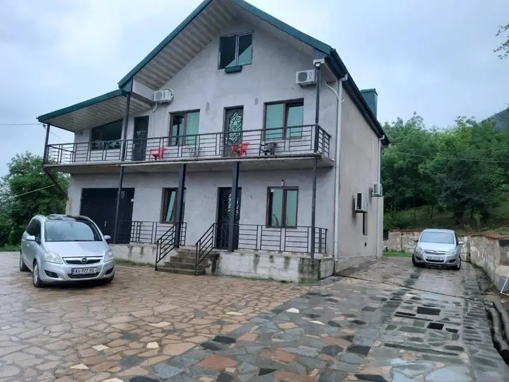 Кутаиси: Guest House Godogani