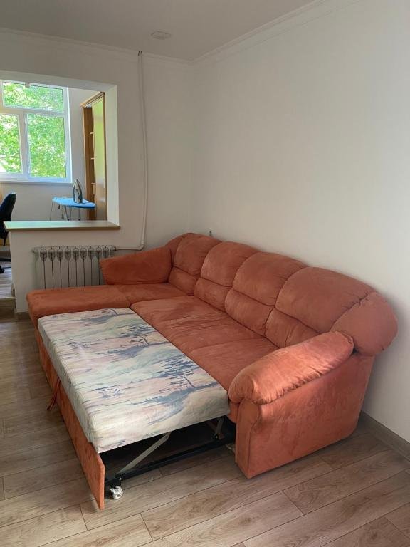 Ташкент: One Bedroom Apartment Near Buyuk Ipak Yuli Metro Station, Located in Downtown