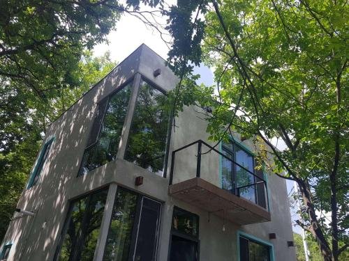Тбилиси: Modern house in Tskneti