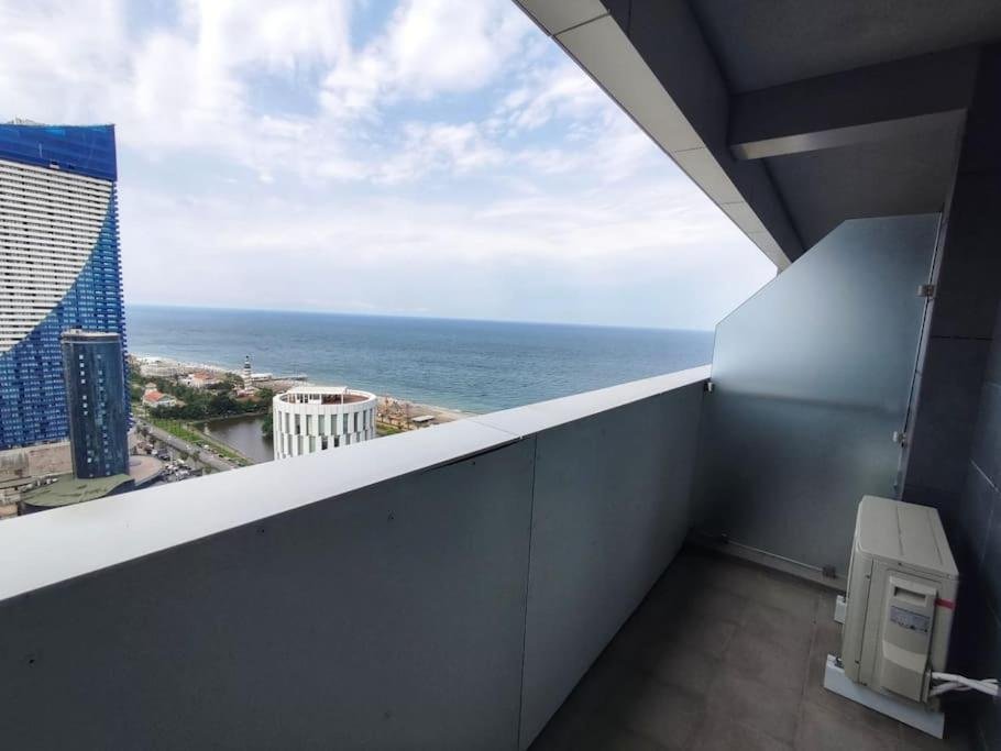 Батуми: Leo Group Luxury Apartment 24-32 Alliance Palace
