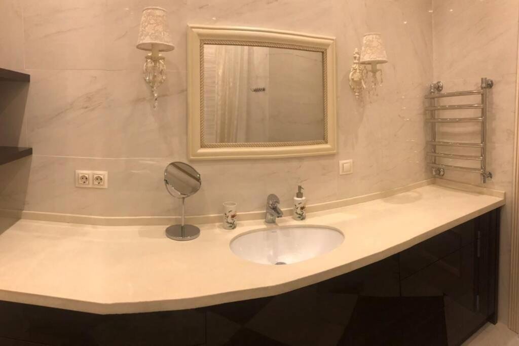 Алматы: YourHouse AFD Plaza Apartment