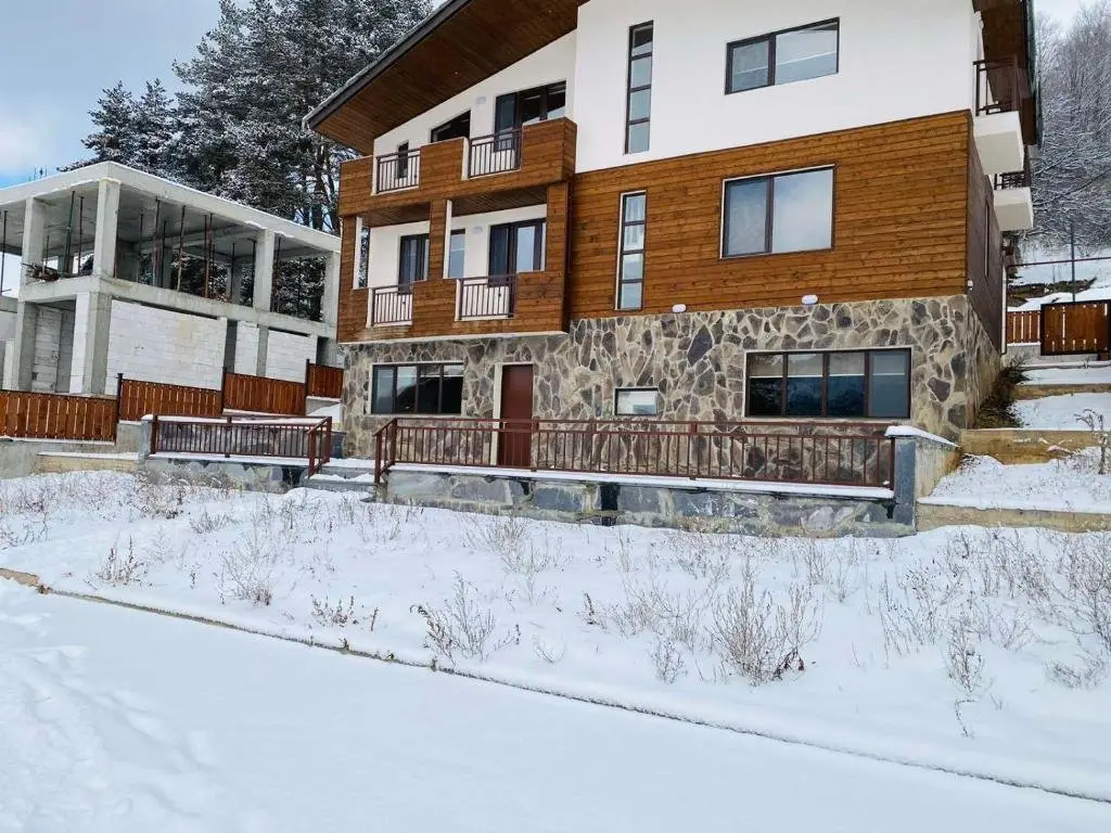 Бакуриани: House Near Forest